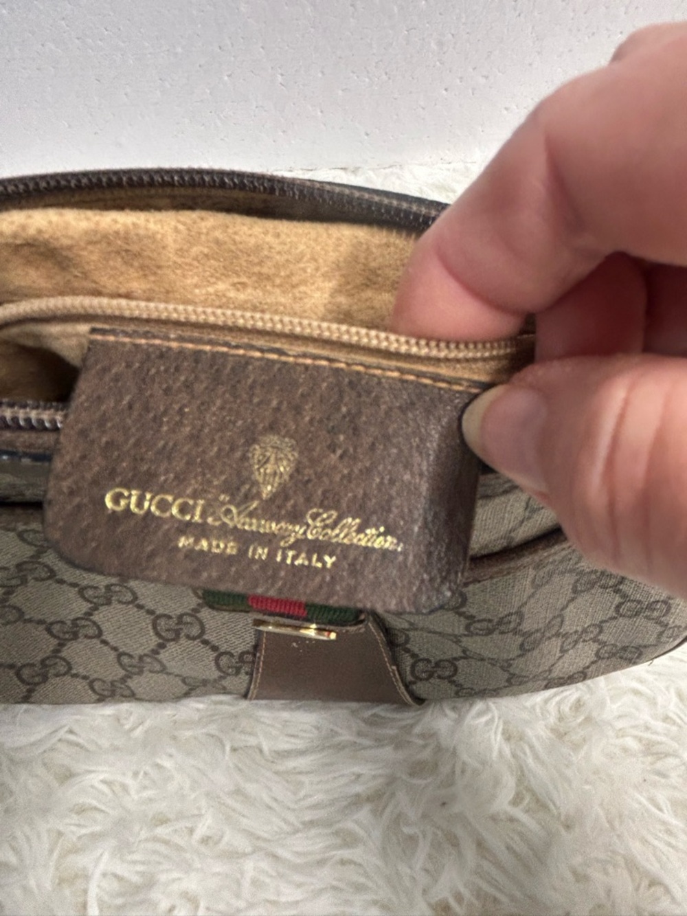 Gucci Brown GG Canvas Crossbody with Signature Green-Red Web. Authentic - Picture 7 of 16